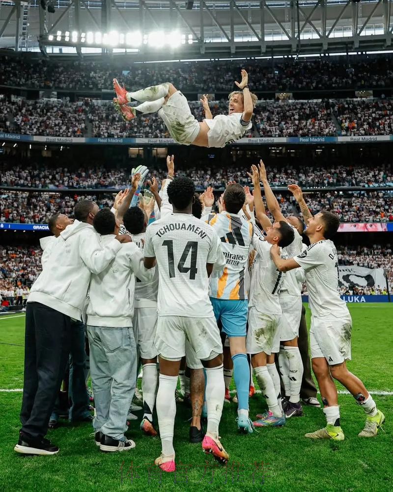 米亚托维奇:皇马下半场踢得很差 但不该怪齐祖 米亚托维奇:皇马下半场踢得很差 但不该怪齐祖