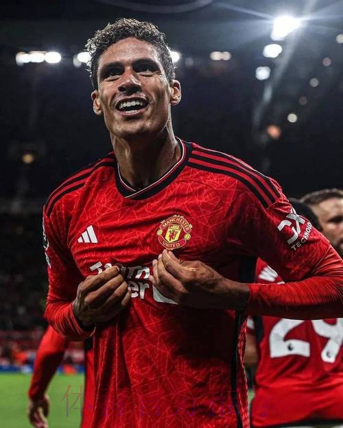 曼联有意瓦拉内 但担心被视作加薪的抬价工具